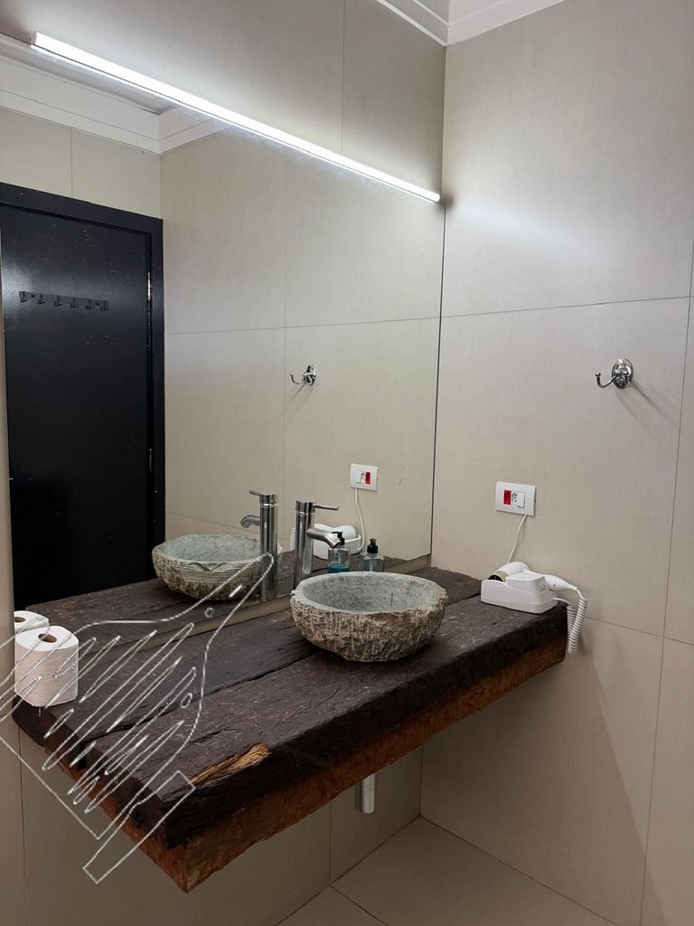Duplo Luxo com Frigobar, Acesso ao Jardim - Térreo